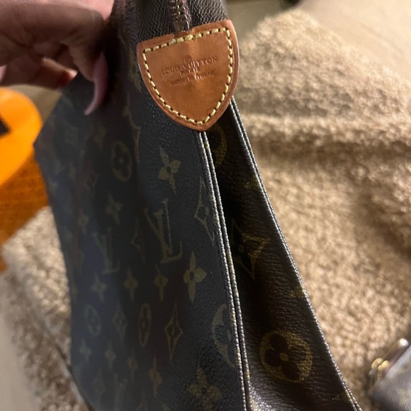 Authentic Louis Vuitton toiletry bag - Picture 8 of 13